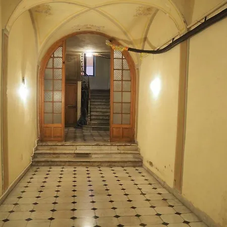 2 Bedroom Old Town Centre Apartament *