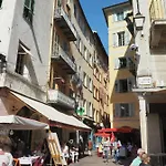 2 Bedroom Old Town Centre * Ницца