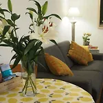 2 Bedroom Old Town Centre Апартаменты *