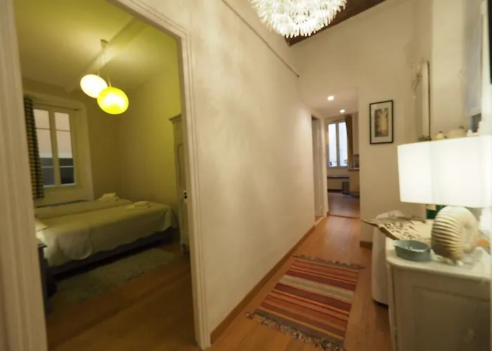 2 Bedroom Old Town Centre نيس
