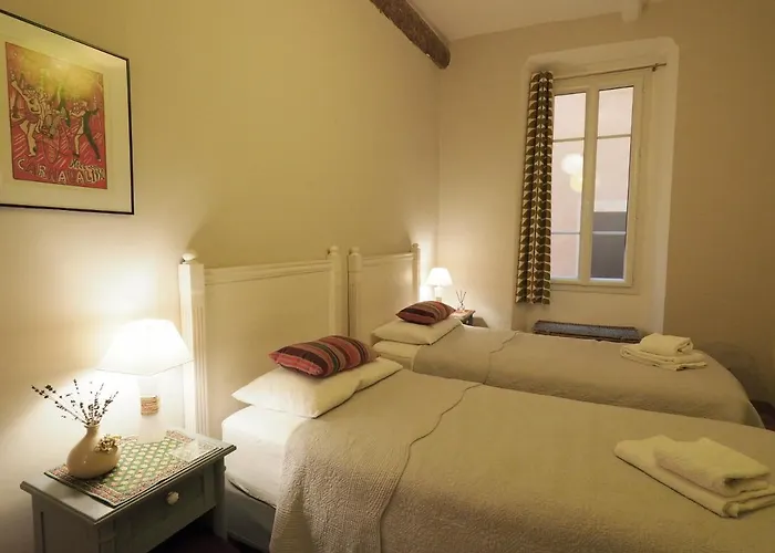 2 Bedroom Old Town Centre شقة