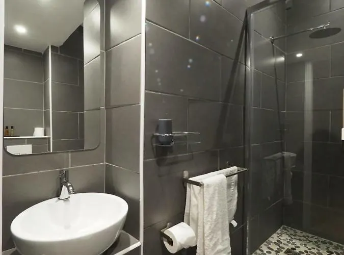 شقة 2 Bedroom Old Town Centre نيس