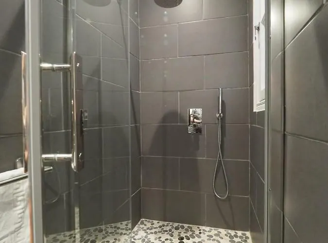 شقة 2 Bedroom Old Town Centre نيس