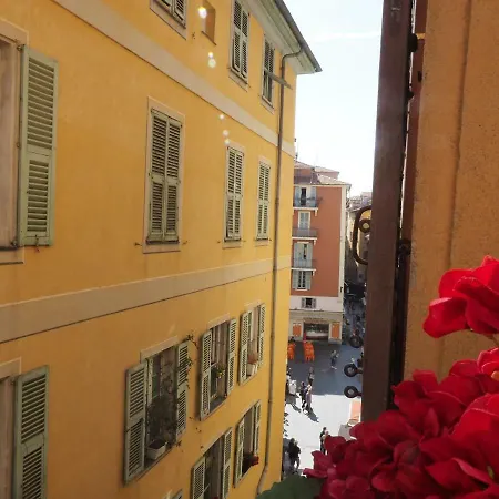 2 Bedroom Old Town Centre Apartment