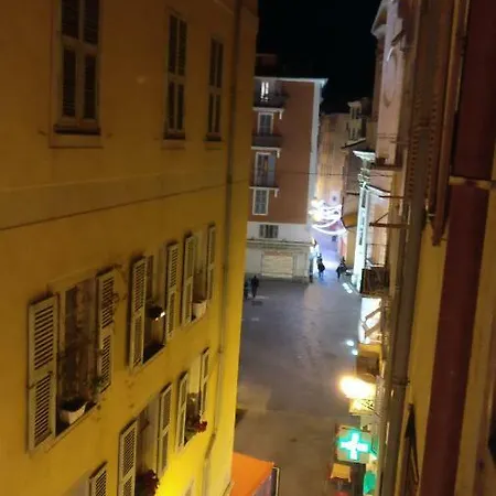 Apartment 2 Bedroom Old Town Centre *