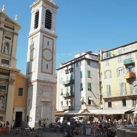 2 Bedroom Old Town Centre Apartment