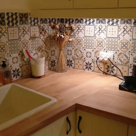 2 Bedroom Old Town Centre Apartment Nice